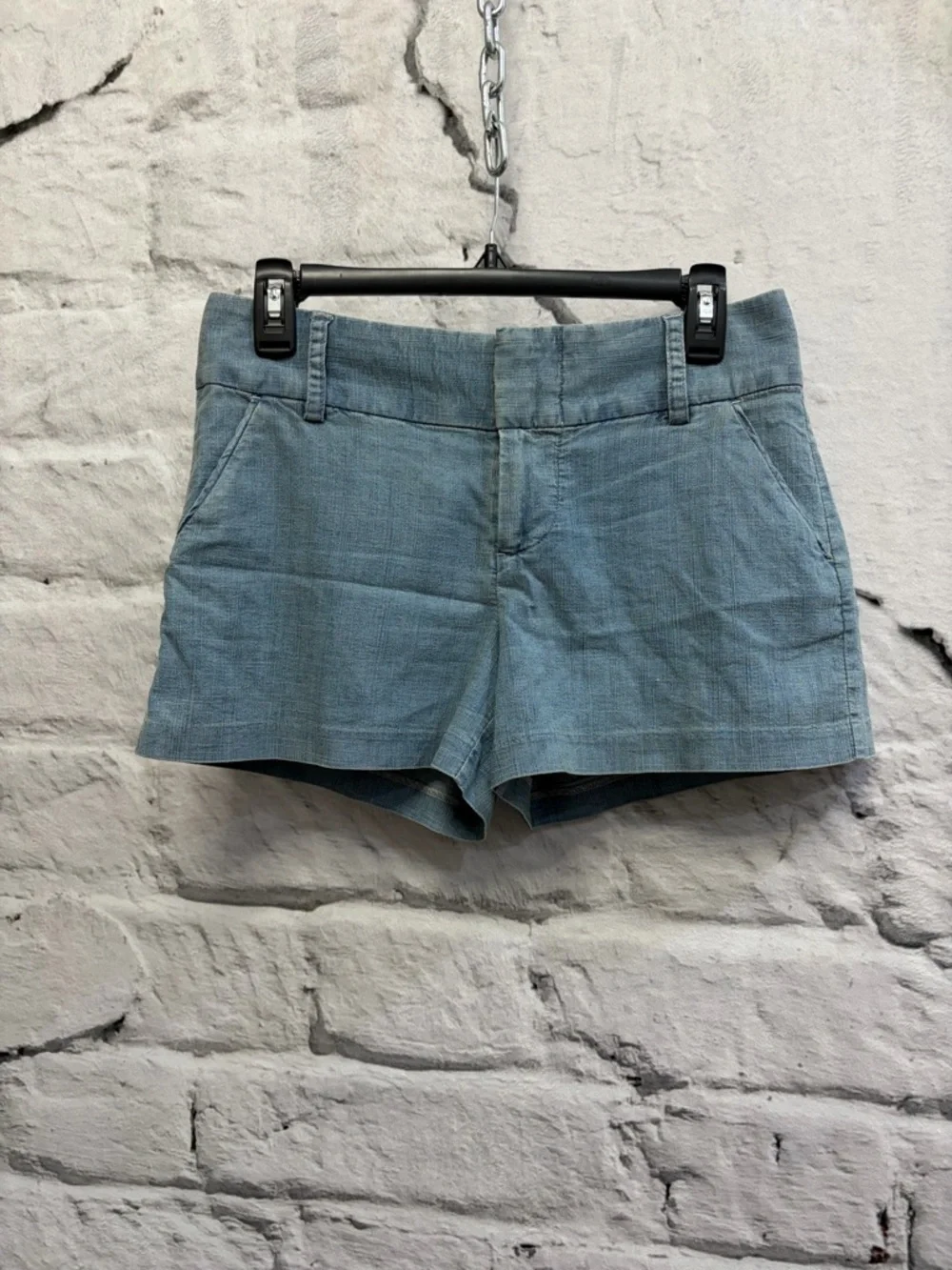 Alice + Olivia Light Faded Indigo Blue Denim-Look Dressy Chino Casual Beach - Picture 2 of 4